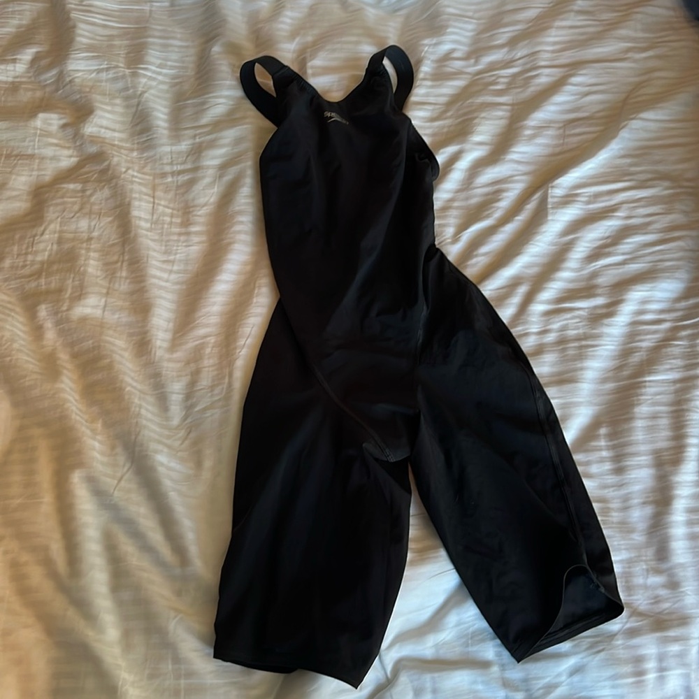 I’m selling this women’s black, Speedo Tech suit. Size 28.